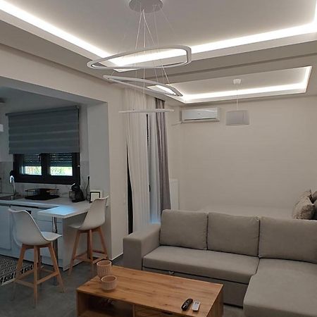 Ina'S Crib Hotel Sindos Bagian luar foto